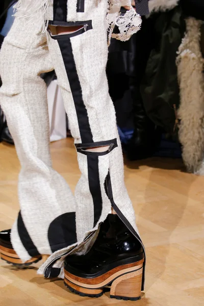 Look 100
